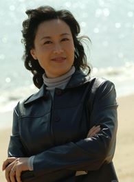 做自己的光何母的扮演者介绍、是谁演的？