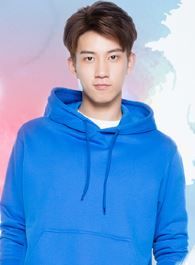 他从火光中走来楼明治的扮演者介绍、是谁演的？