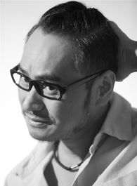 骄阳伴我简易美术师老郑的扮演者介绍、是谁演的？