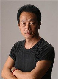 最灿烂的我们郭爸的扮演者介绍、是谁演的？