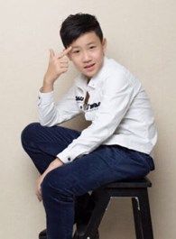 战狼战狼小罗也君的扮演者介绍、是谁演的？