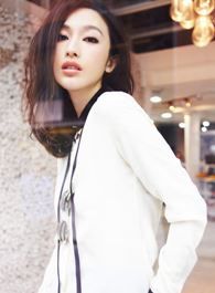 看万山红遍林芳菲的扮演者介绍、是谁演的？