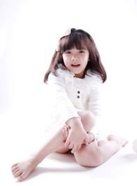 曾少年之小时候陆倩冉的扮演者介绍、是谁演的？