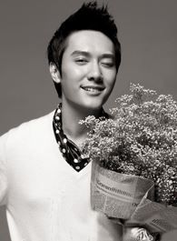 破晓东方荣毅仁的扮演者介绍、是谁演的？