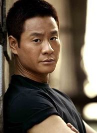 飞狐外传乾隆的扮演者介绍、是谁演的？