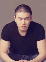 两个人的小森林老李的扮演者介绍、是谁演的？