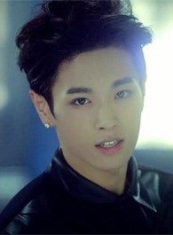 泳往直前周渔的扮演者介绍、是谁演的？