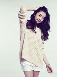 国服大佬是女生温四月的扮演者介绍、是谁演的？