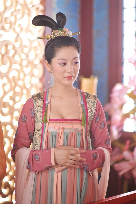 武媚娘传奇春盈的扮演者介绍、是谁演的？