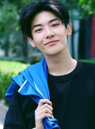 当她恋爱时唐迦南的扮演者介绍、是谁演的？