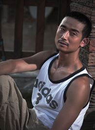 硬骨头七哥的扮演者介绍、是谁演的？