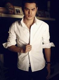 锦衣之下春喜班班主的扮演者介绍、是谁演的？