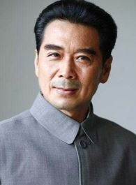 跨过鸭绿江周恩来的扮演者介绍、是谁演的？