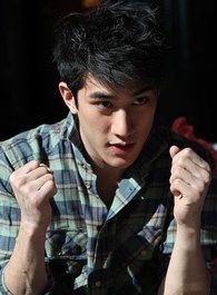 白发皇妃无忧的扮演者介绍、是谁演的？