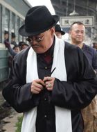 老兵董事长的扮演者介绍、是谁演的？