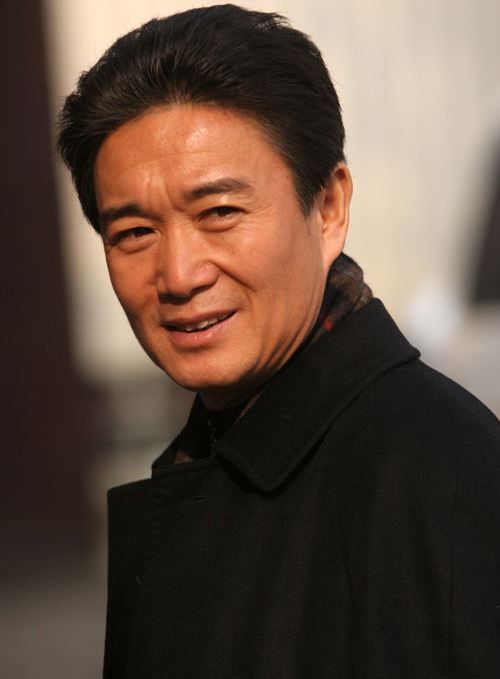 夺金严峰的扮演者介绍、是谁演的？