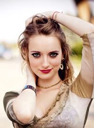 正阳门下小女人伊莲娜的扮演者介绍、是谁演的？