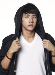 扑通扑通的青春班钟的扮演者介绍、是谁演的？