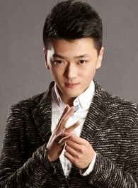 秋收起义李维汉的扮演者介绍、是谁演的？