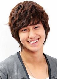 叶问与李小龙李小龙的扮演者介绍、是谁演的？