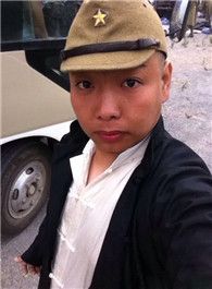 金水桥边张队长的扮演者介绍、是谁演的？