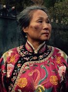 双枪铁胜男奶奶的扮演者介绍、是谁演的？