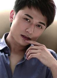 火红年华乔成钢的扮演者介绍、是谁演的？