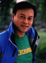 十个连长一个班大脚板的扮演者介绍、是谁演的？