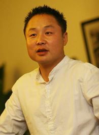 热爱山寨甲的扮演者介绍、是谁演的？