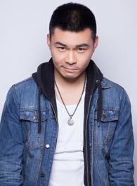 启航佟彪的扮演者介绍、是谁演的？