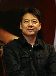 掩不住的阳光梅秀峰的扮演者介绍、是谁演的？