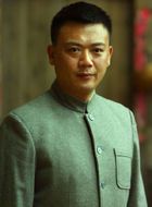 东方战场艾青的扮演者介绍、是谁演的？