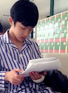 爱人的谎言易奕（少年）的扮演者介绍、是谁演的？