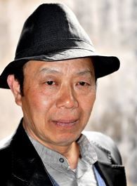 为了一句话老裴的扮演者介绍、是谁演的？