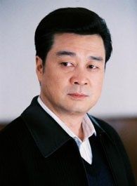 青岛往事沈鸿烈的扮演者介绍、是谁演的？