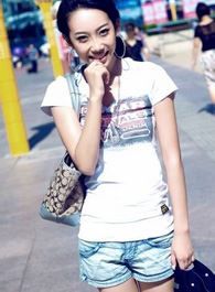 哥哥姐姐的花样年华小芳的扮演者介绍、是谁演的？