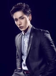 暴风眼蝙蝠的扮演者介绍、是谁演的？