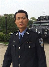 淬火成钢张闻天的扮演者介绍、是谁演的？