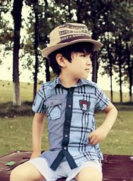 我们的爱康小虎的扮演者介绍、是谁演的？