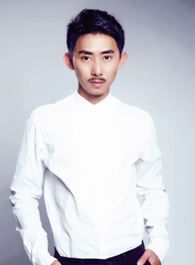 为了一句话万里行的扮演者介绍、是谁演的？