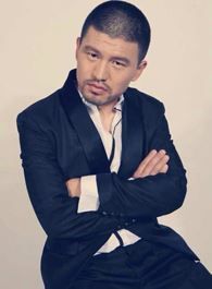 爱我就别想太多光头的扮演者介绍、是谁演的？