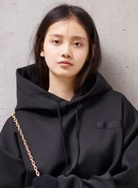 双镜严微的扮演者介绍、是谁演的？