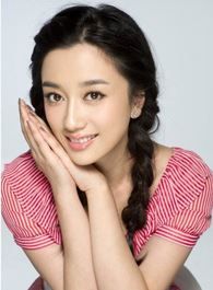 阳光之下邢苇的扮演者介绍、是谁演的？