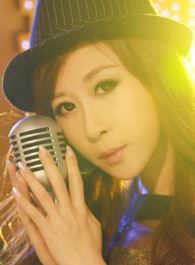 当你年少时向南妈的扮演者介绍、是谁演的？