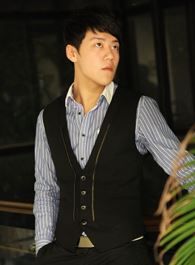 理想照耀中国刘晓的扮演者介绍、是谁演的？