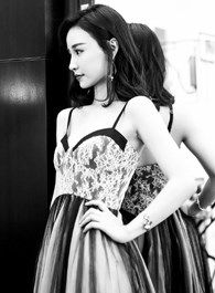 我在他乡挺好的麦卓卓的扮演者介绍、是谁演的？