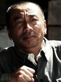 灵与肉张队长的扮演者介绍、是谁演的？