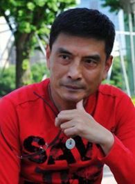 你是人间理想顾耀华的扮演者介绍、是谁演的？