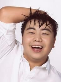 哦我的皇帝陛下梅大仁的扮演者介绍、是谁演的？