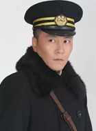 血红雪白赵平的扮演者介绍、是谁演的？